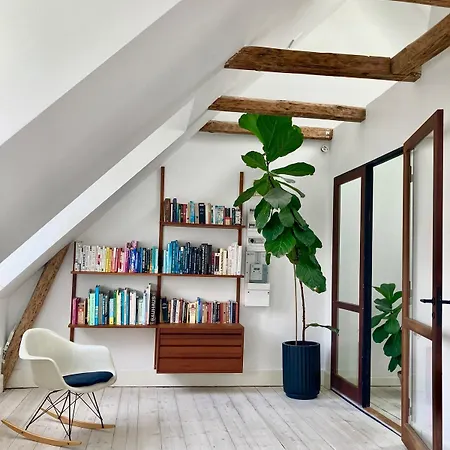 Historic Townhouse In The Heart Of København